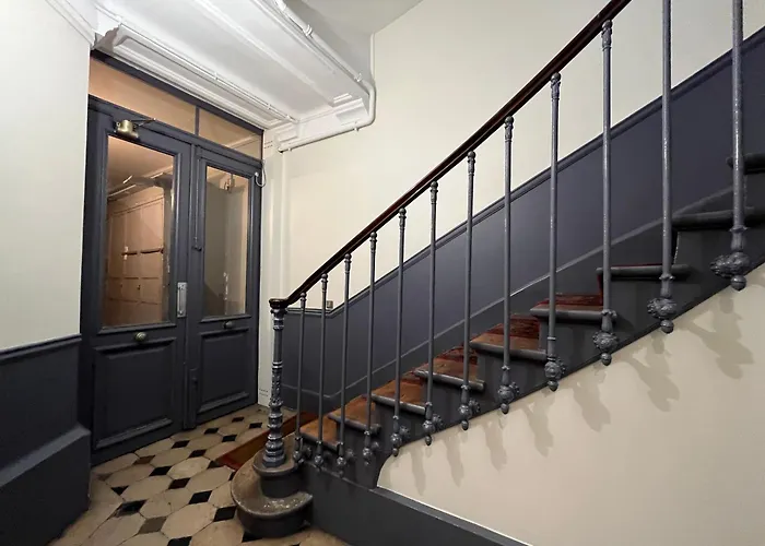 Central & Functional Apartment At Chatelet